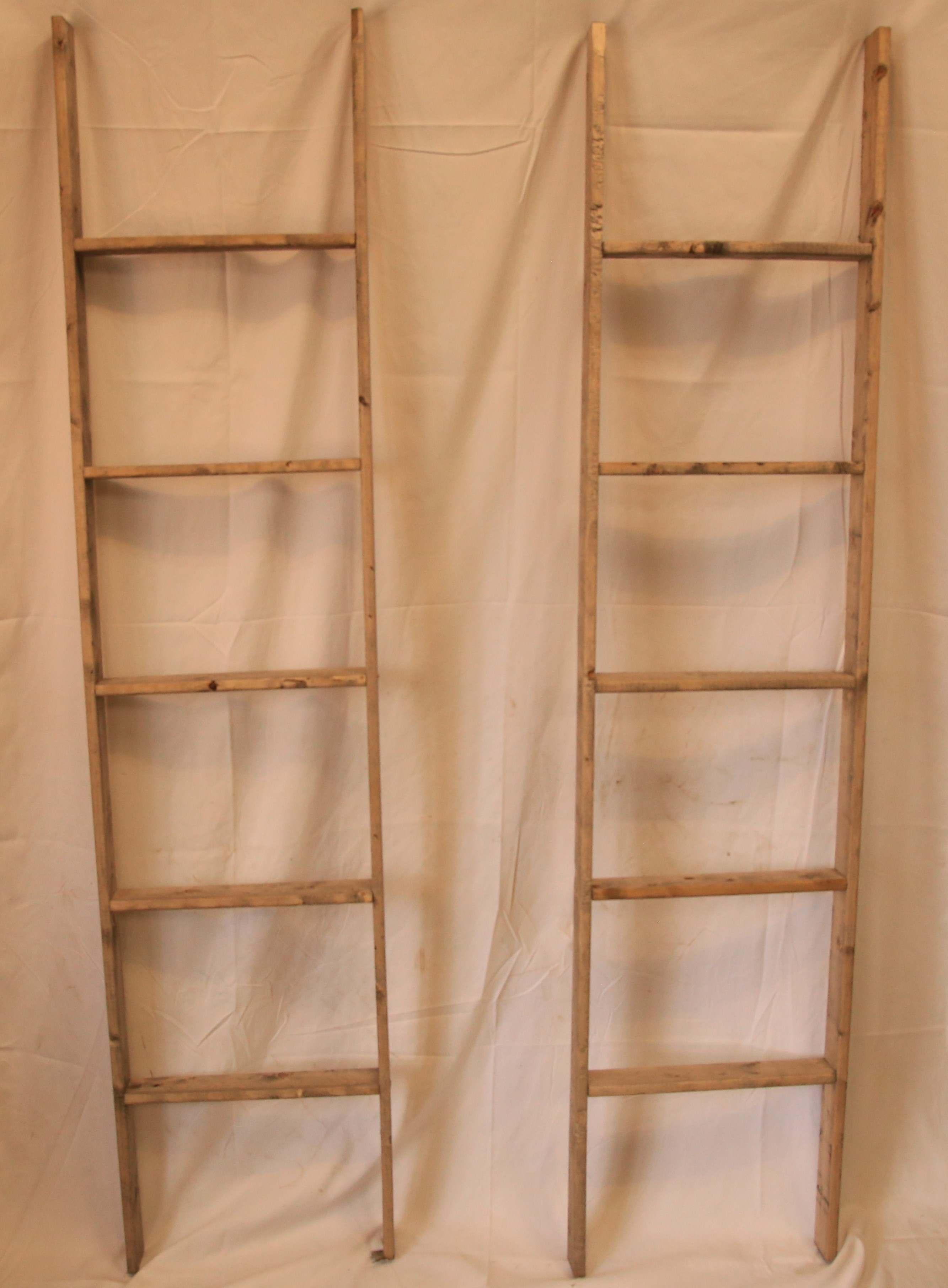 Round Rung Wood Ladder - Click Image to Close